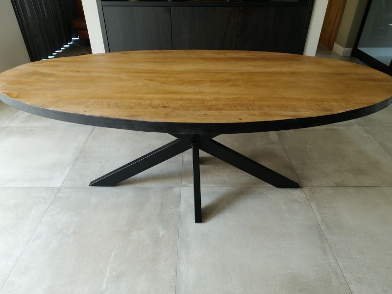 Eettafel ovaal linia