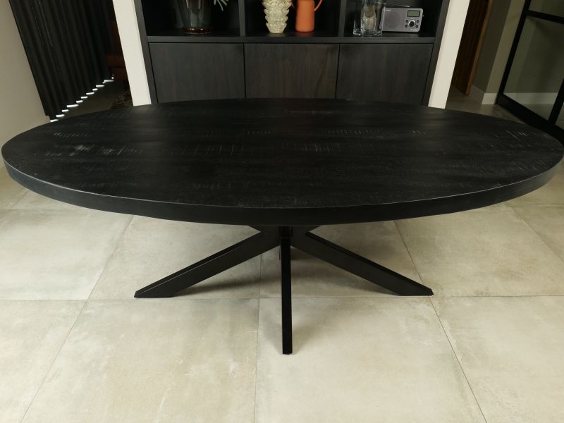 Eettafel ovaal mango zwart