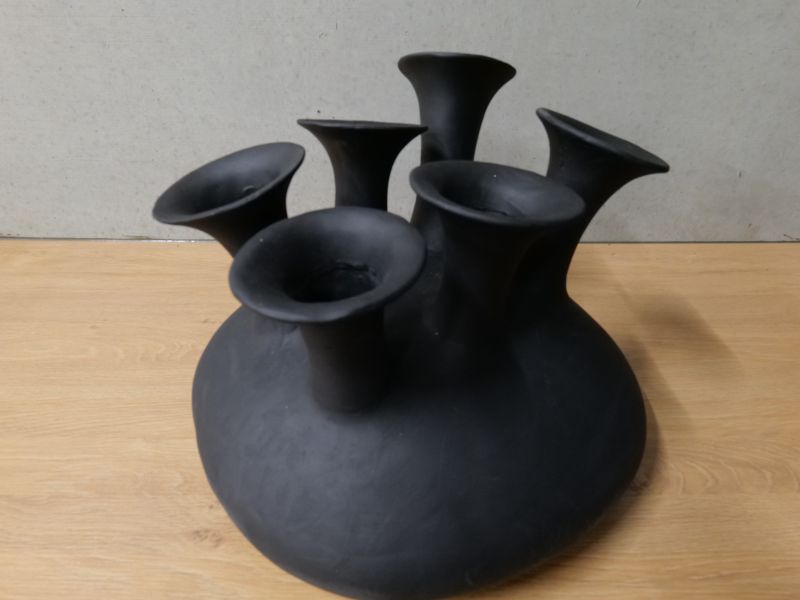 Tuit vaas medium