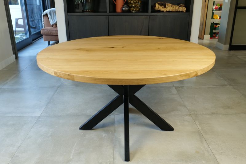 Eettafel rond rustiek eiken